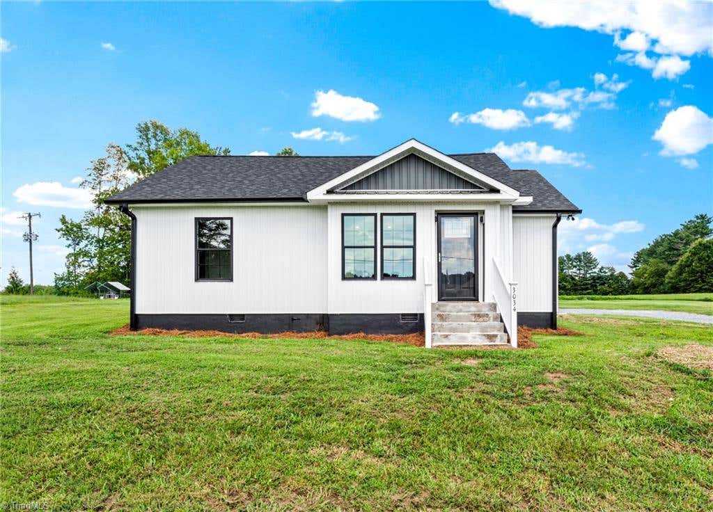 Photo of 3036 US Highway 21 HWY, Boonville, NC 27020 (MLS # 1230597)