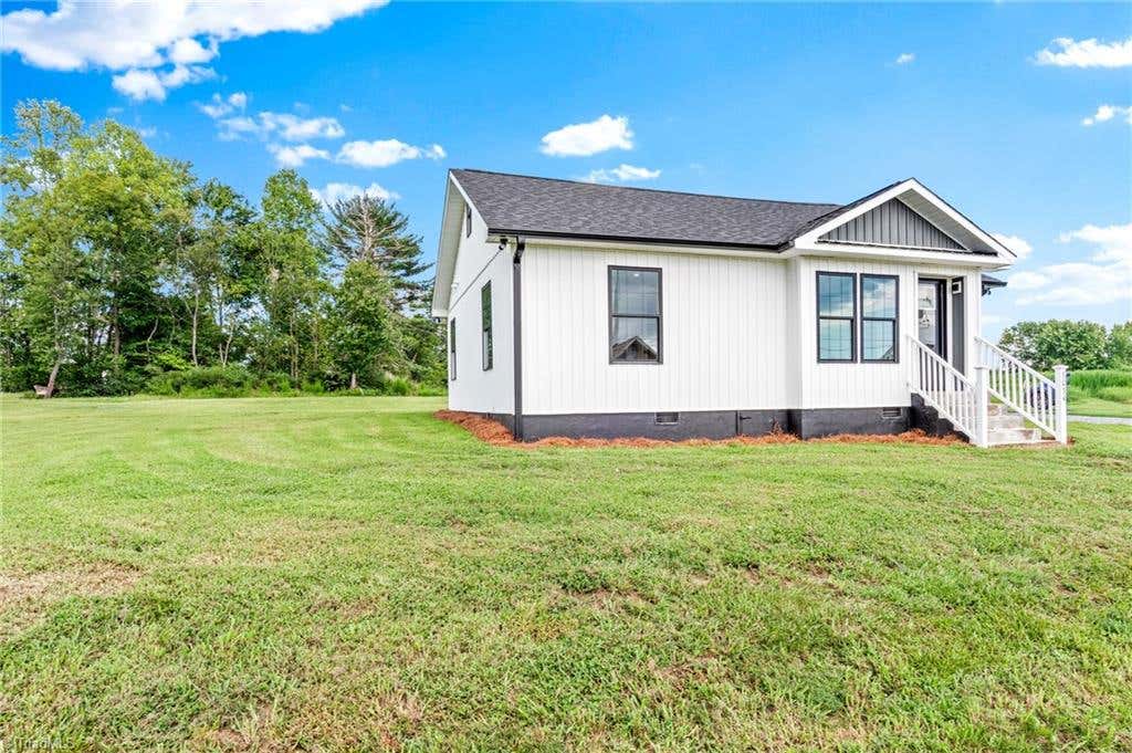 Photo of 3036 US Highway 21 HWY, Boonville, NC 27020 (MLS # 1230597)