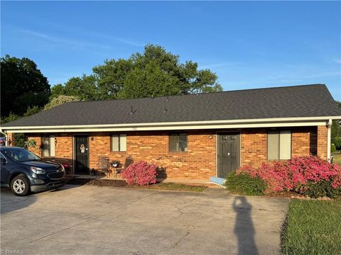 Multifamily For Rent - 700 Oakhurst Street #B<br/> Forsyth County, Kernersville, NC 27284