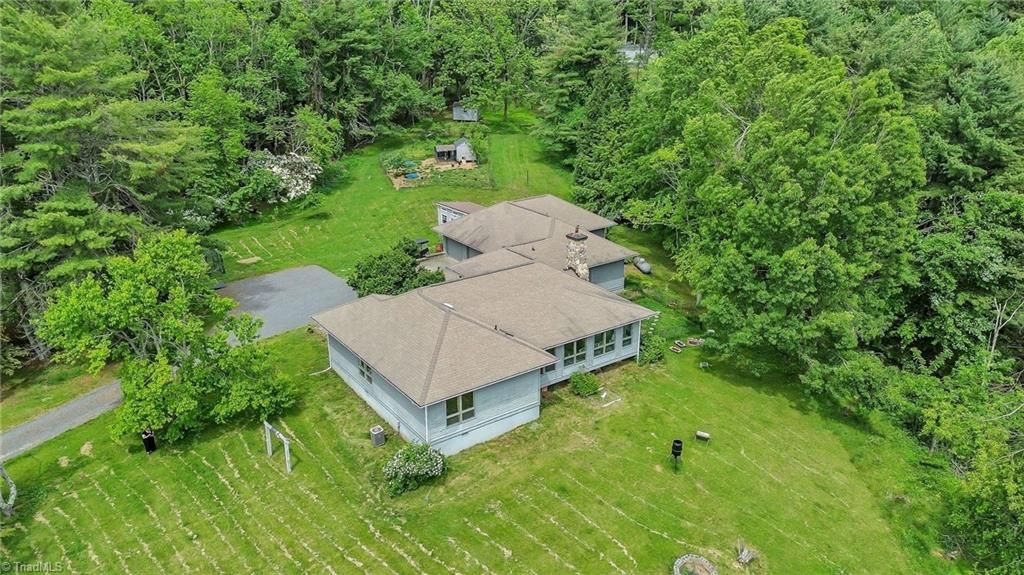 Photo of 931935 Don Bare Road, Jefferson, NC 28640 (MLS # 1207531)