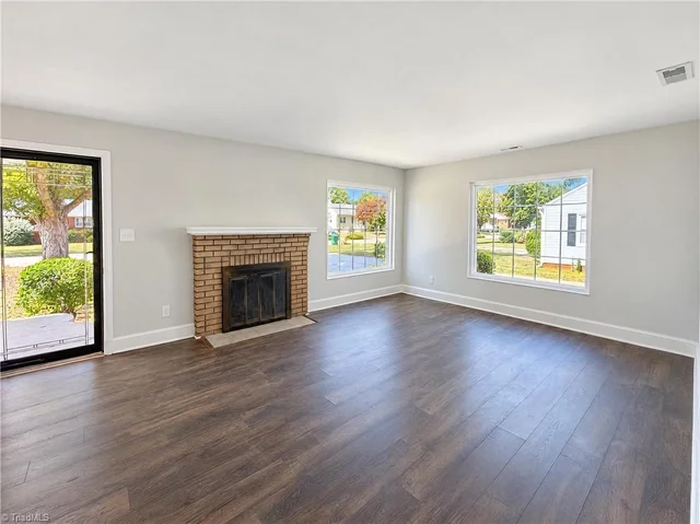 1208 Terrell Drive, photo 2 of 17