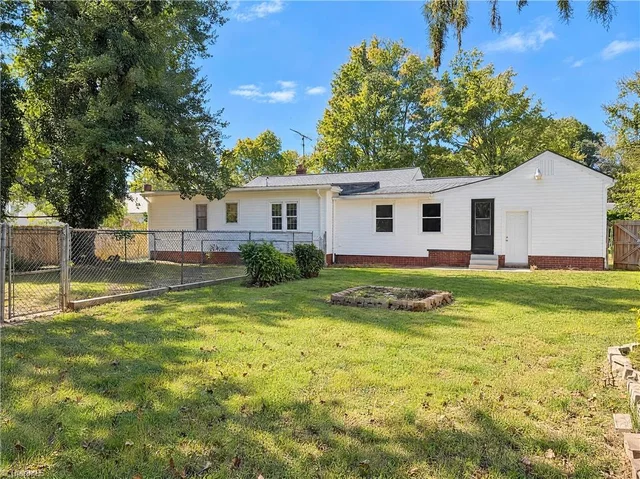 1208 Terrell Drive, photo 5 of 17