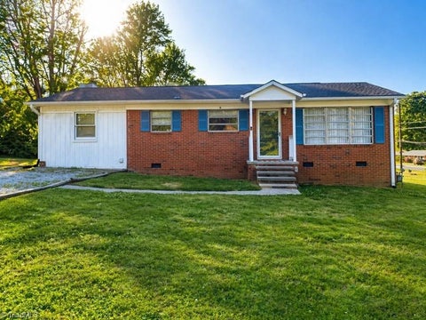 Homes For Sale - 100 Linda Drive<br/> Archdale, NC 27263