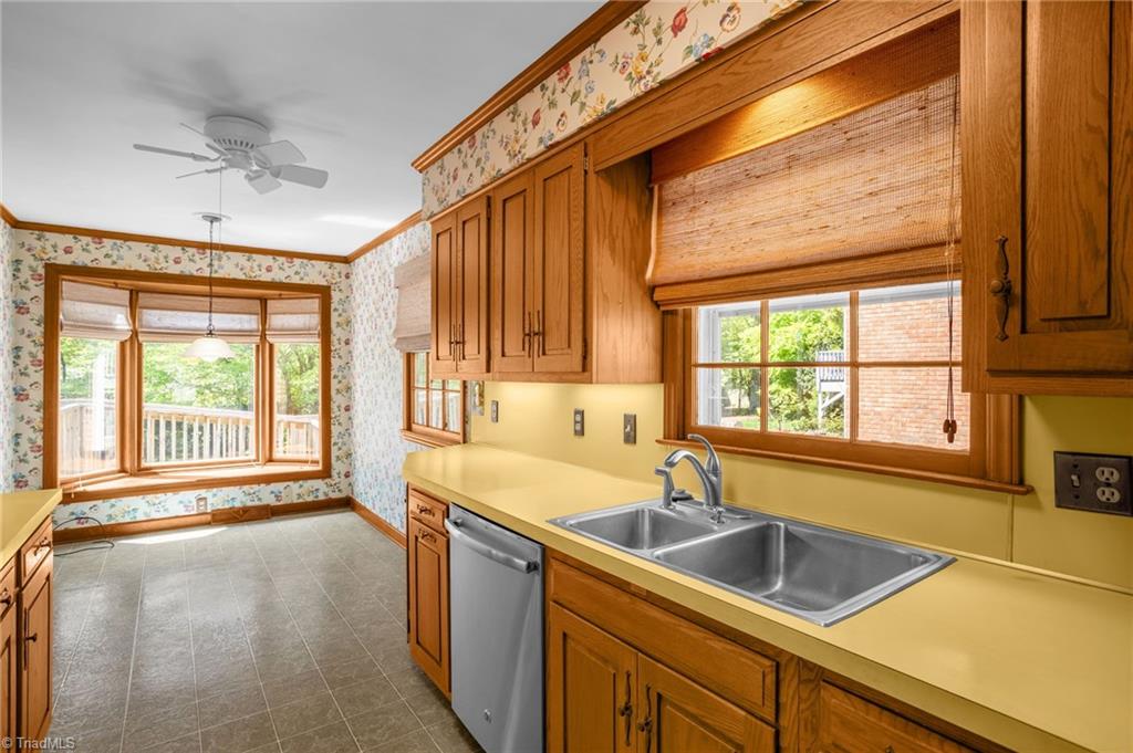 2817 Lenoir Drive, Greensboro, North Carolina image 12