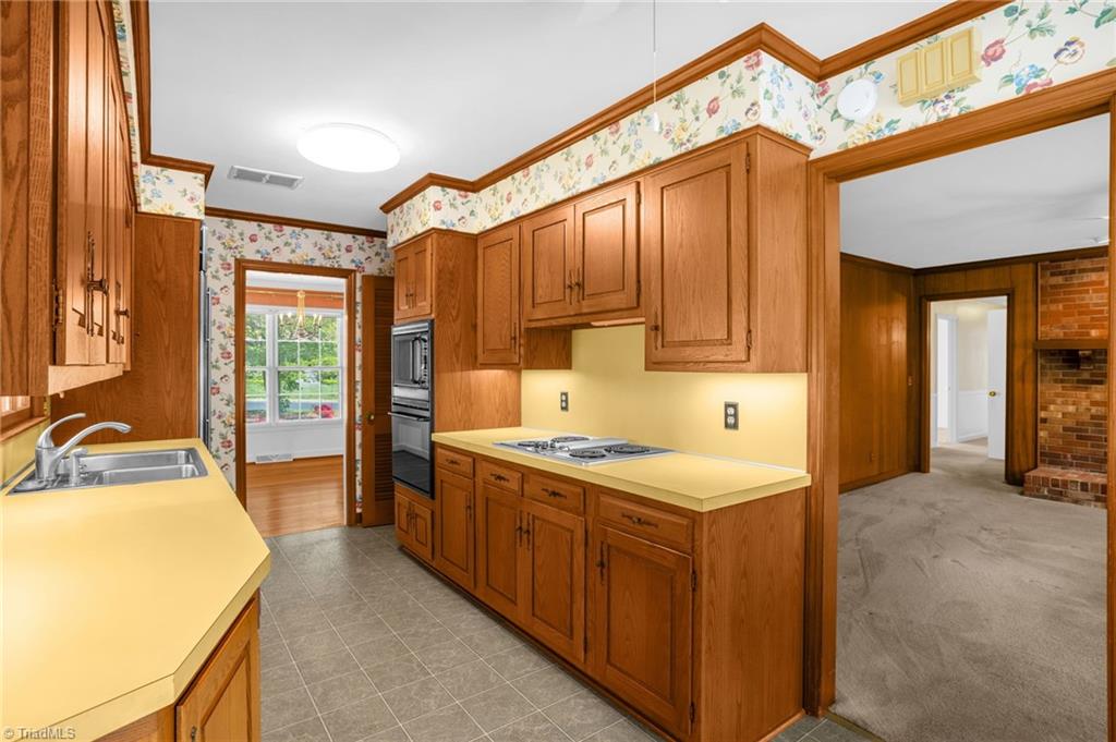 2817 Lenoir Drive, Greensboro, North Carolina image 9