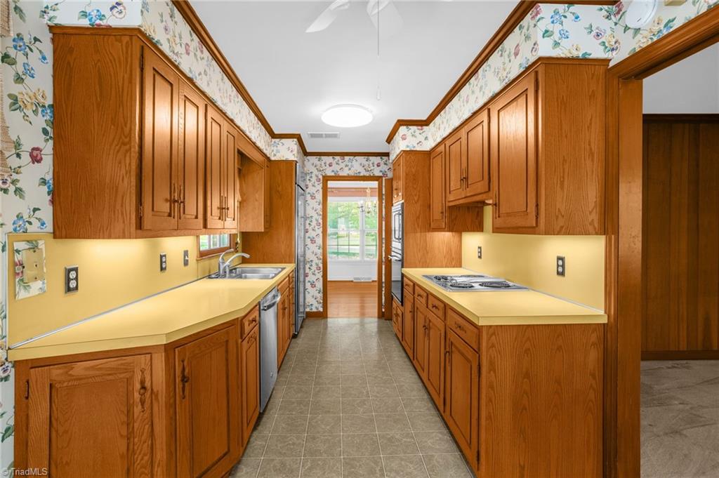 2817 Lenoir Drive, Greensboro, North Carolina image 8