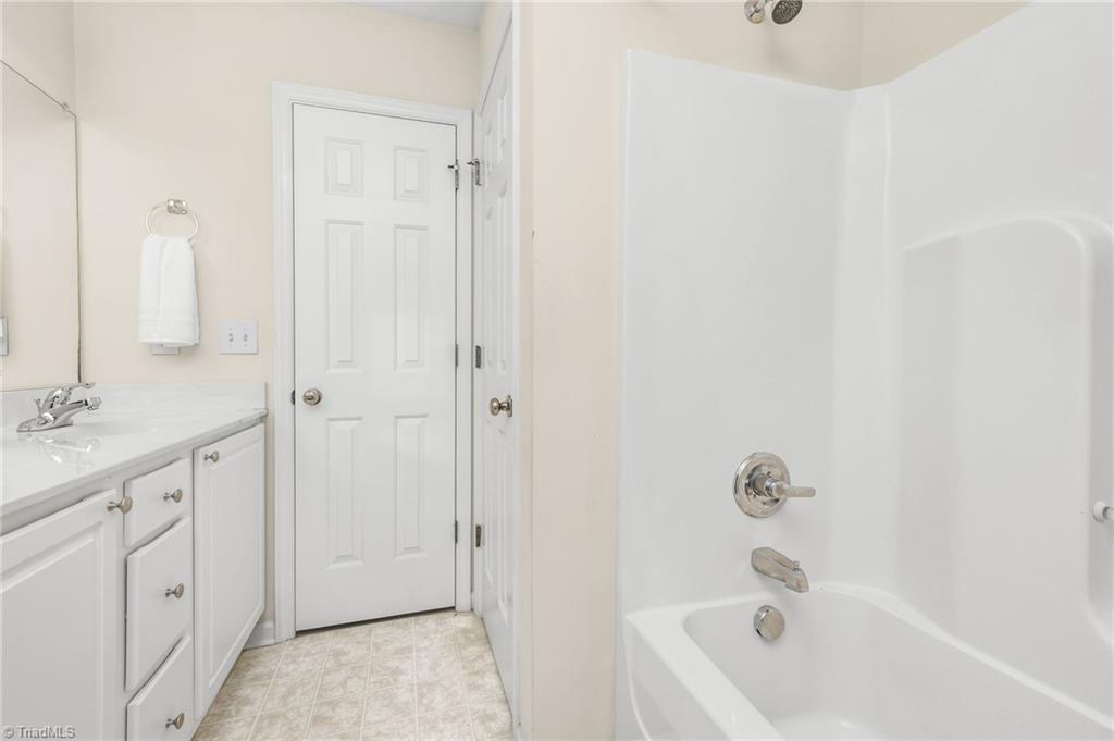 7255 Orchard Path Drive, Clemmons, North Carolina image 23