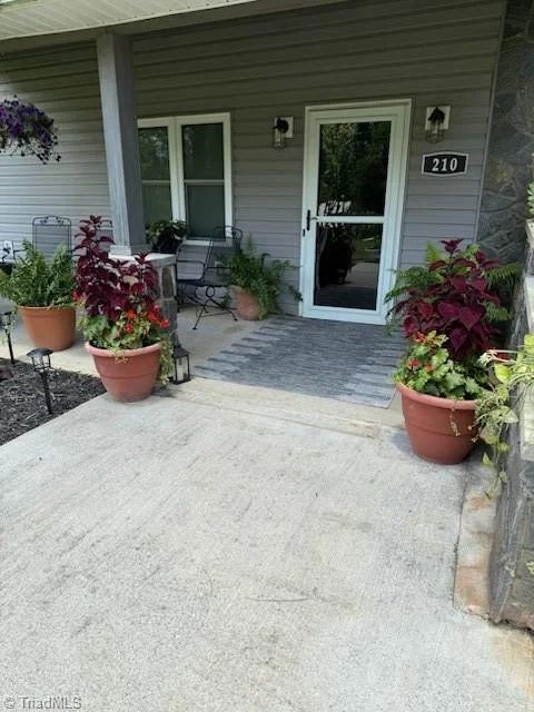 210 Gunters Hill Road, photo 1 of 33