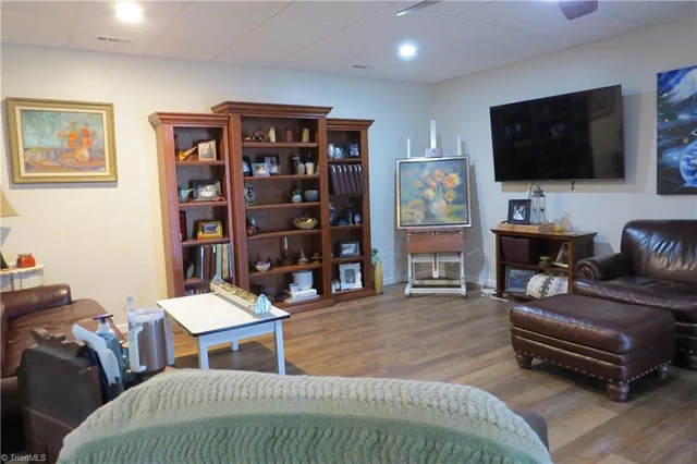 210 Gunters Hill Road, photo 4 of 33