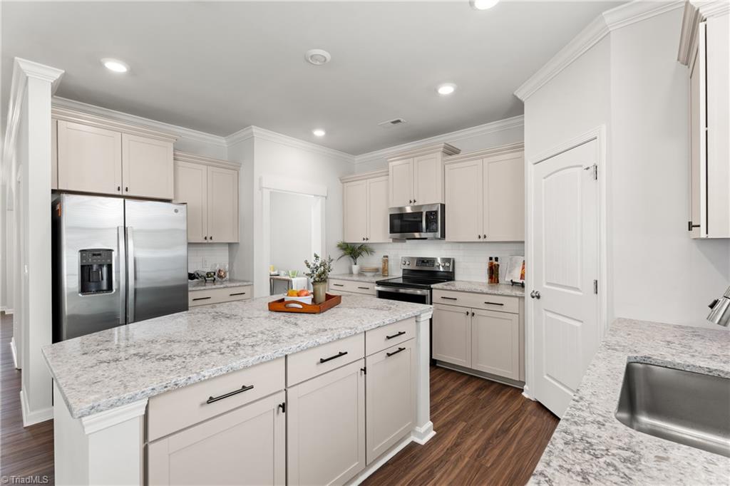 Winston-Salem, North Carolina 27106, United States, 3 Bedrooms Bedrooms, ,3 BathroomsBathrooms,Residential,Active,226960