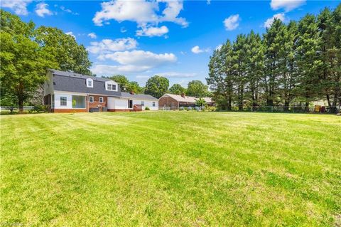 A home in Clemmons