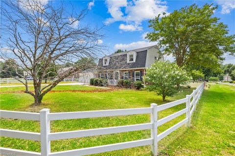 A home in Clemmons