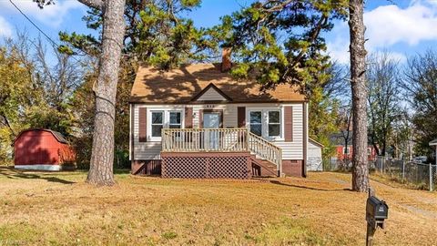 Homes For Sale - 312 Robbins Street<br/> Greensboro, NC 27406