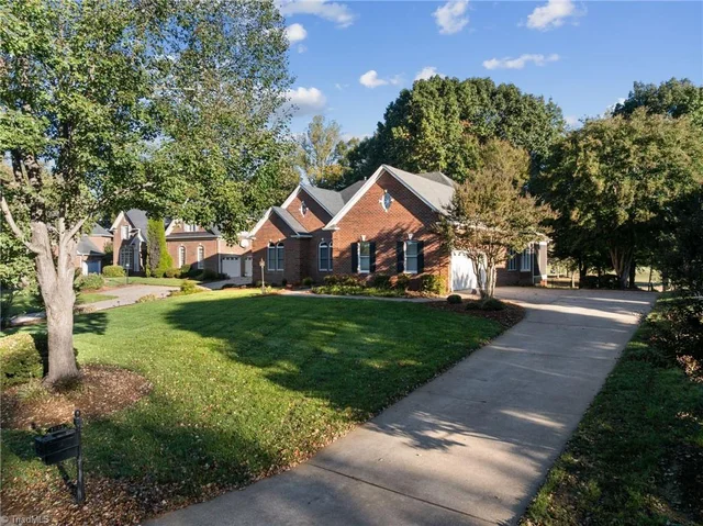 1025 Glen Day Drive, photo 4 of 49