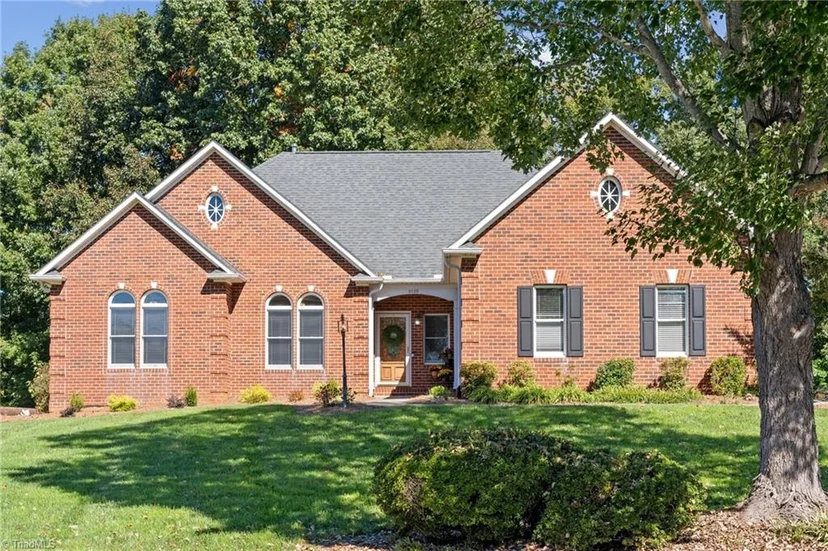1025 Glen Day Drive, photo 1 of 49