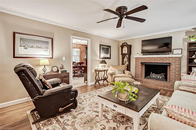 1118 Oakdale Street, photo 4 of 24