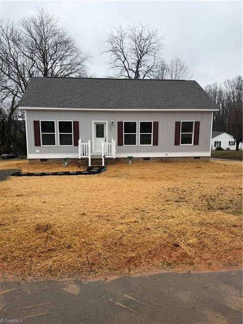 Homes For Sale - 113 Hill Street<br/> Yadkin County, Jonesville, NC 28642