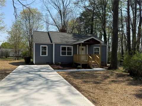 Homes For Sale - 2219 Obrien Street<br/> Guilford County, Greensboro, NC 27404