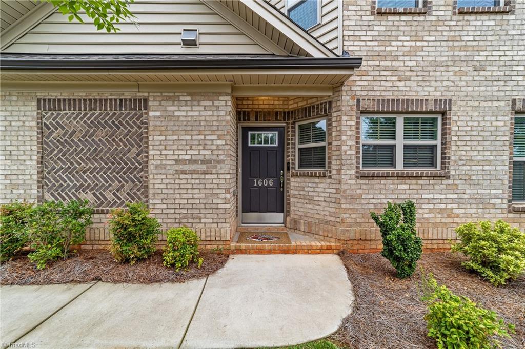 1606 Cedar Hill Way