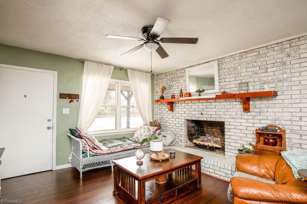 Photo of 305 Carter Drive, Thomasville, NC 27360 (MLS # 1207561)