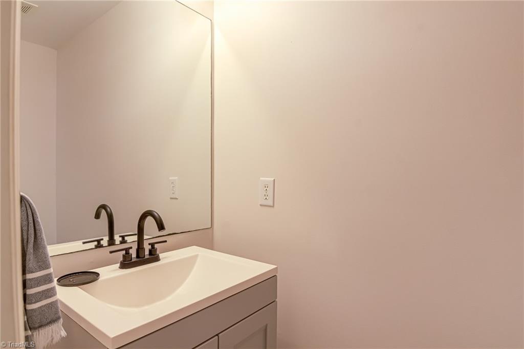 5430 Strasburg Drive, Greensboro, North Carolina image 17