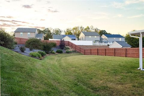 A home in Clemmons