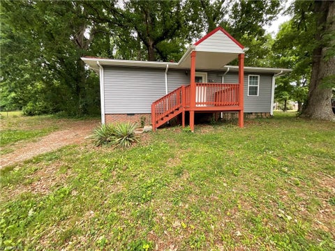 Homes For Sale - 2009 Mcguinn Drive<br/> High Point, NC 27265