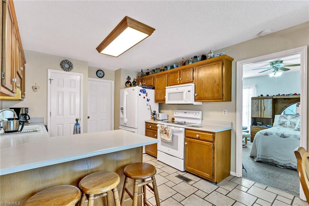 Photo 11 of 40 of 5489 Rolling Meadows Road house