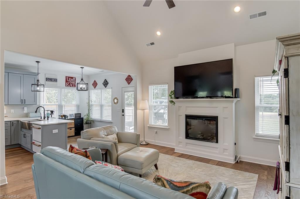 8424 Fairgrove Church Road, Browns Summit, North Carolina image 4