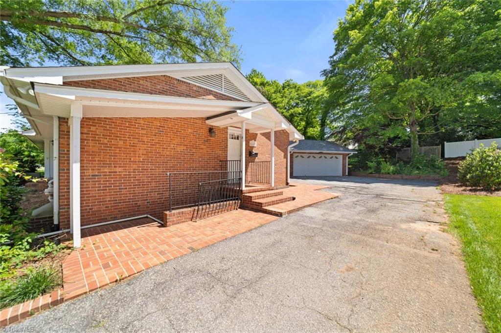 Winston-Salem, North Carolina 27106, United States, 4 Bedrooms Bedrooms, ,3 BathroomsBathrooms,Residential,Active,12619