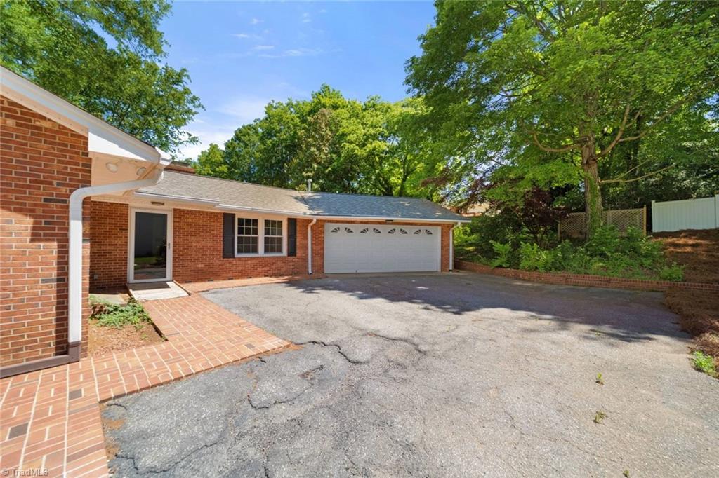 Winston-Salem, North Carolina 27106, United States, 4 Bedrooms Bedrooms, ,3 BathroomsBathrooms,Residential,Active,12619