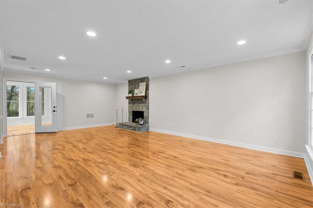 Greensboro, North Carolina 27410, United States, 3 Bedrooms Bedrooms, ,3 BathroomsBathrooms,Residential,Active,242504