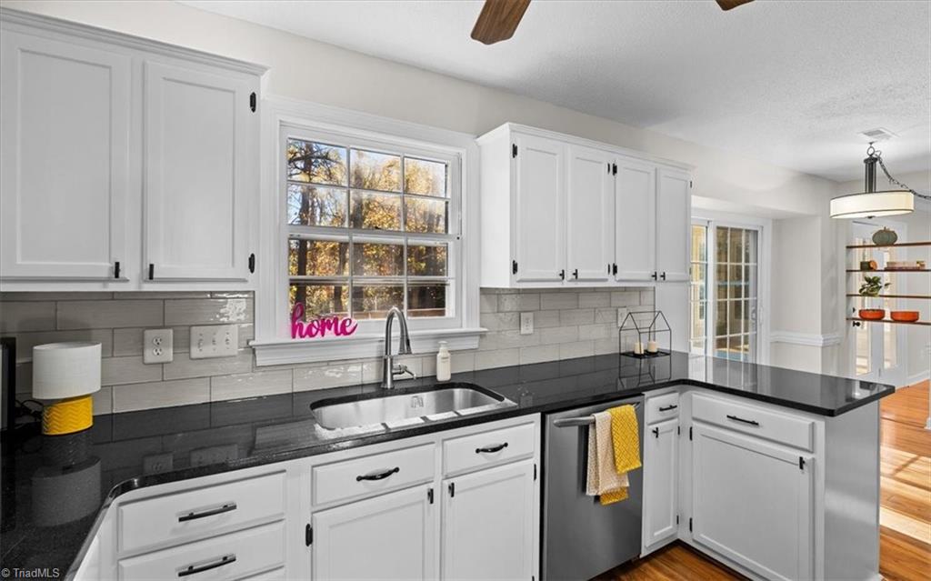 Greensboro, North Carolina 27410, United States, 3 Bedrooms Bedrooms, ,3 BathroomsBathrooms,Residential,Active,242504