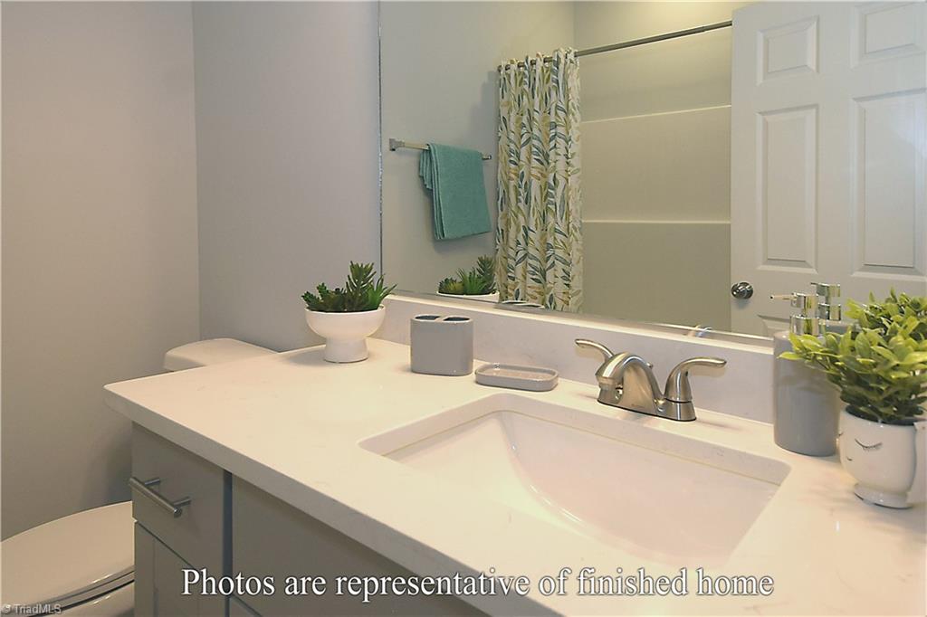 Greensboro, North Carolina 27405, United States, 3 Bedrooms Bedrooms, ,3 BathroomsBathrooms,Residential,Active,179043