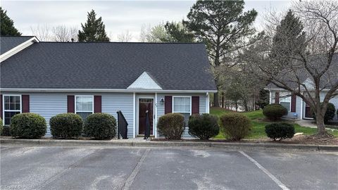 Townhouse For Sale - 25 Treeble Court<br/> Greensboro, NC 27406