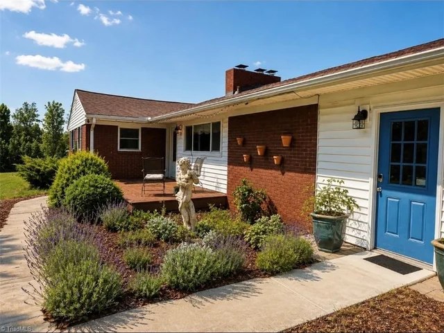 474 Surry Gadsberry Road, photo 4 of 48