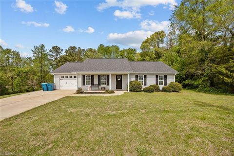 Homes For Sale - 880 Garner Street<br/> Mocksville, NC 27028