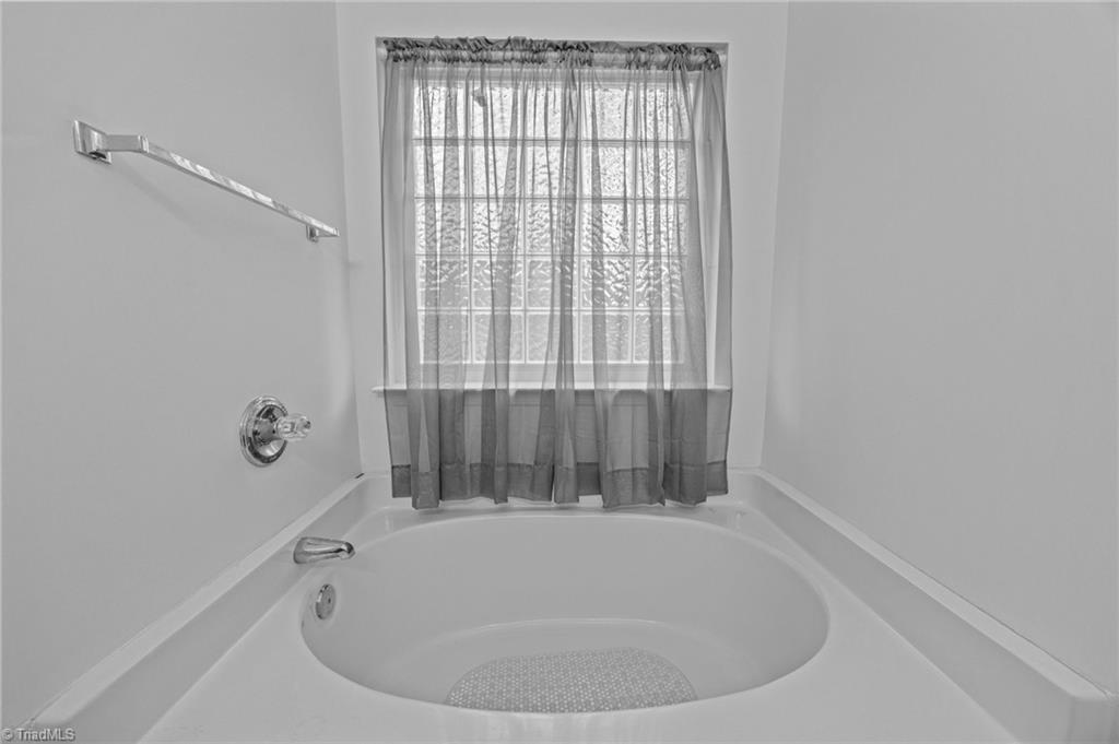 607 Walnut Crossing Drive, Whitsett, North Carolina image 11