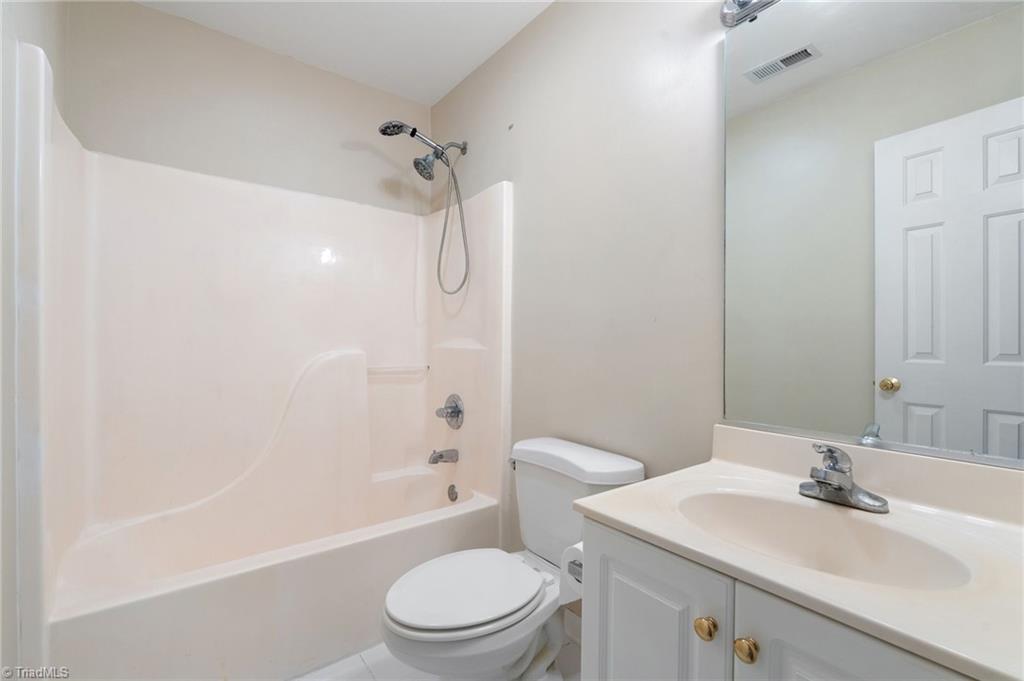 7705 Haw Meadows Drive, Kernersville, North Carolina image 28