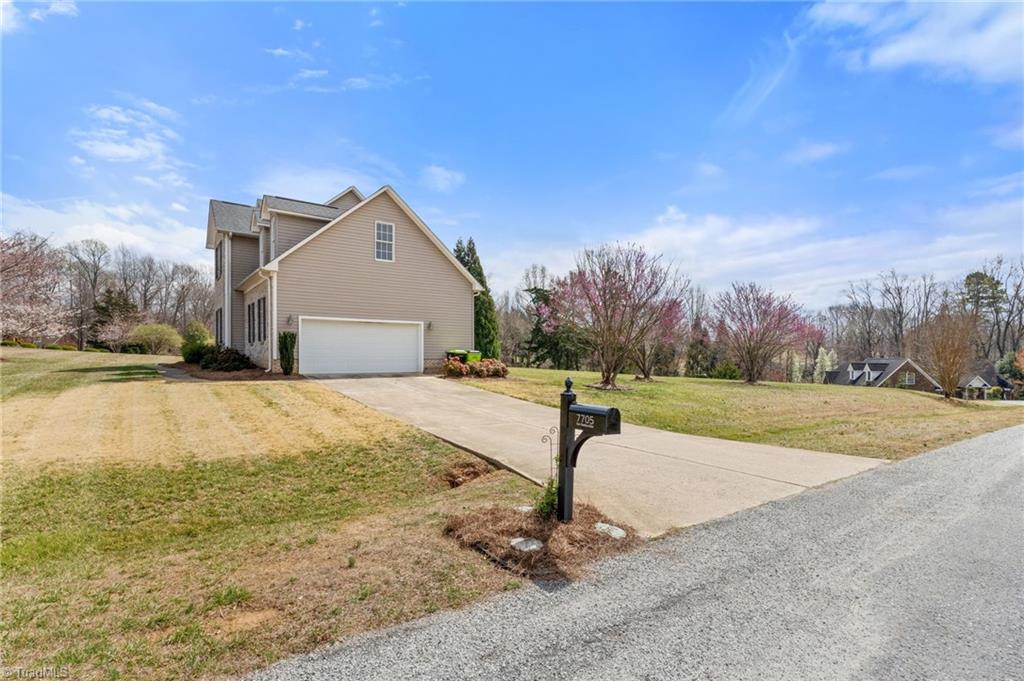 7705 Haw Meadows Drive, Kernersville, North Carolina image 2