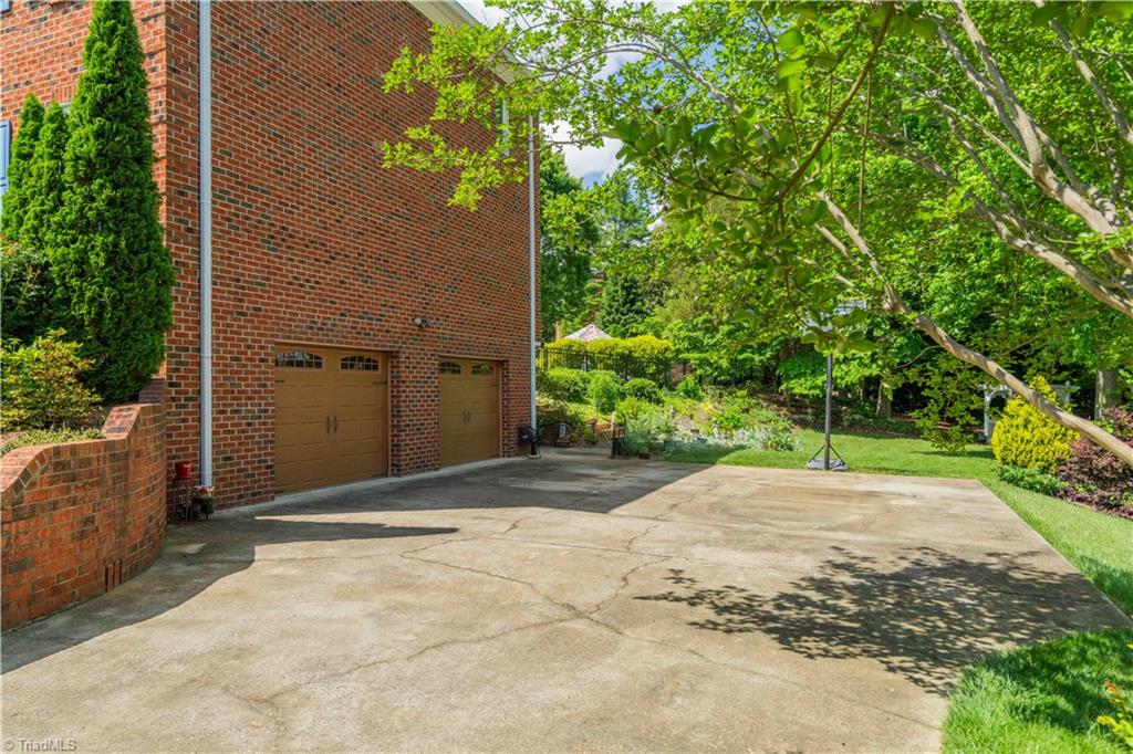 8116 Glengarriff Road, Clemmons, North Carolina image 4