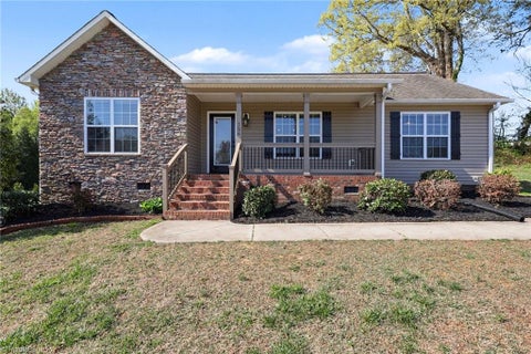 Homes For Sale - 126 Camino Drive<br/> Thomasville, NC 27360