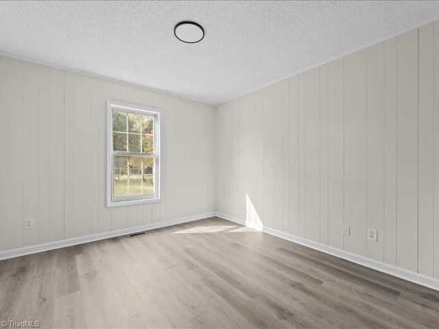 403 Ridgecrest Drive, photo 5 of 18