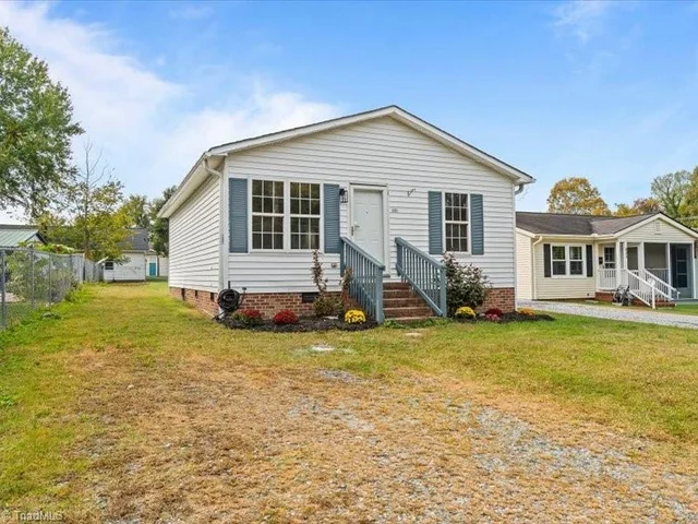 403 Ridgecrest Drive, photo 3 of 18