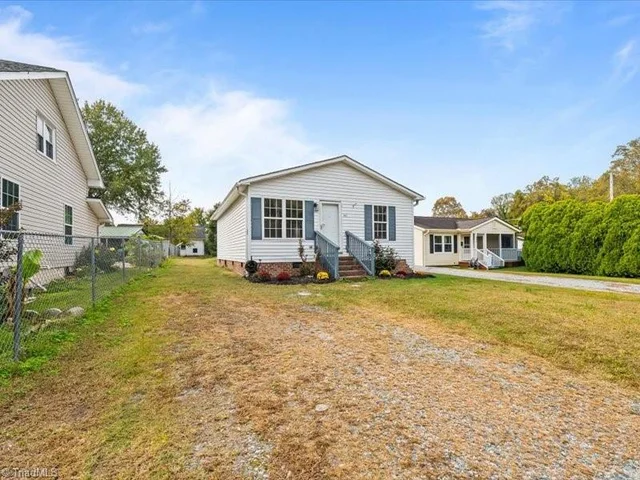 403 Ridgecrest Drive, photo 2 of 18