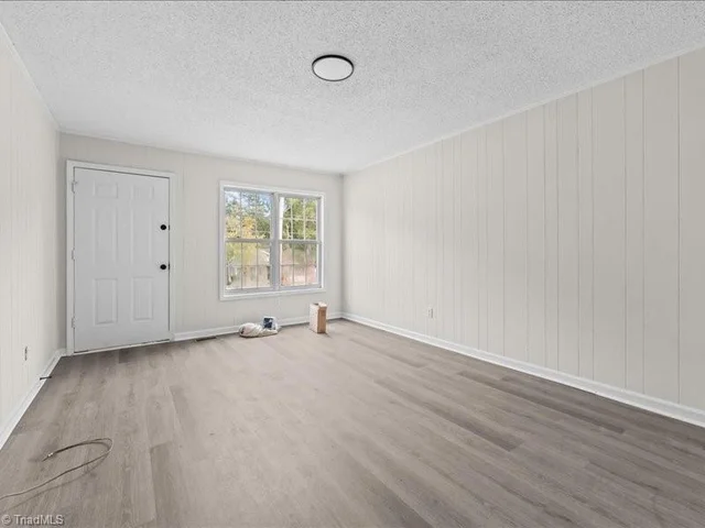403 Ridgecrest Drive, photo 4 of 18
