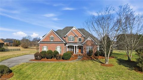 Townhouse For Sale - 204 Fosseway Drive<br/> Greensboro, NC 27455