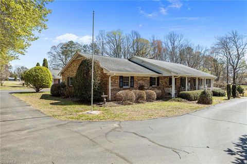 Homes For Sale - 6262 Nc Highway 109<br/> High Point, NC 27265