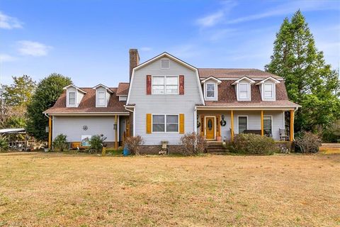 Homes For Sale - 5603 Little Beane Store Road<br/> Randolph County, Seagrove, NC 27341