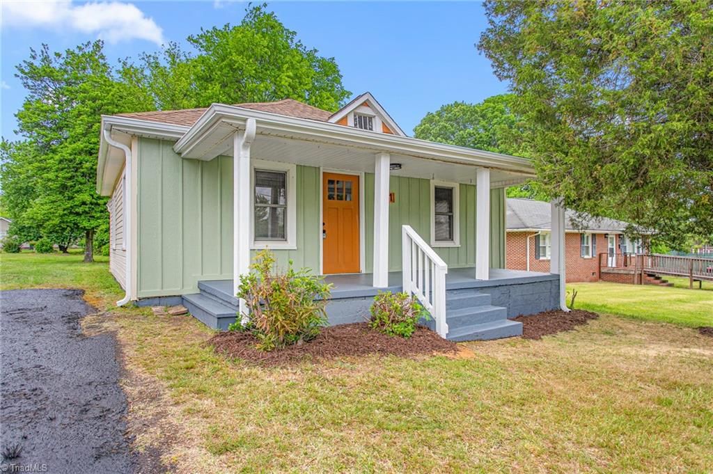 Photo of 911 Williams Street, Eden, NC 27288 (MLS # 1218944)